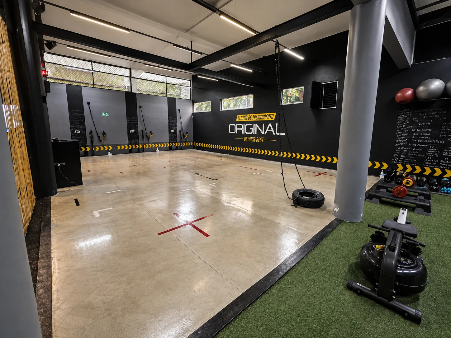 Kettlebells e caixotes no CT Original