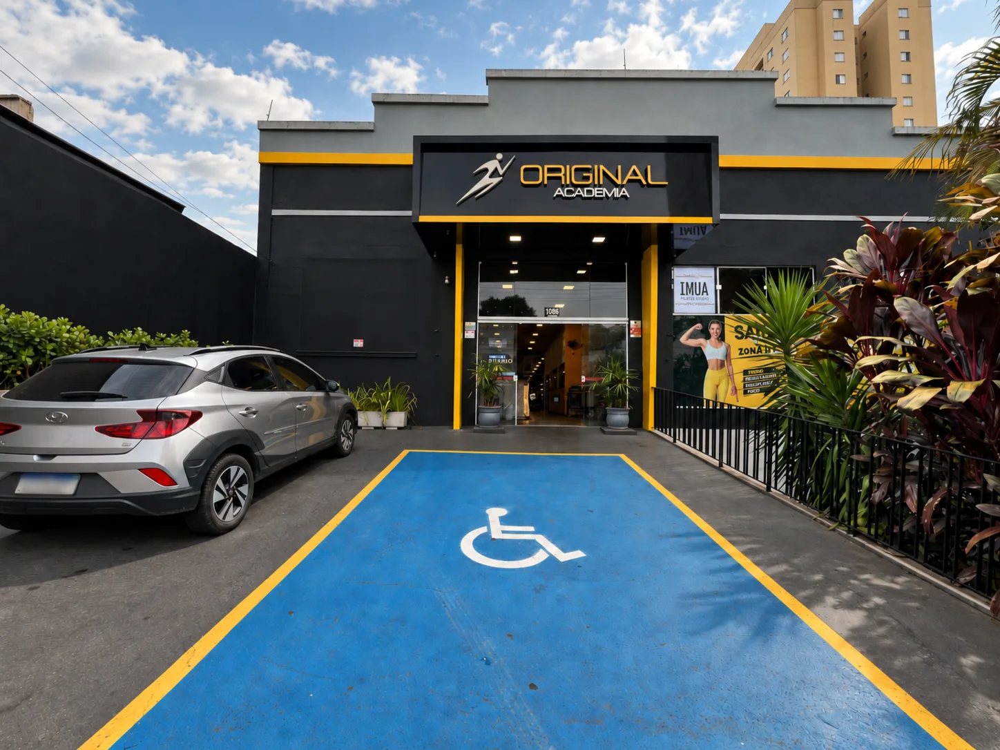 Entrada da recepção, na Rua Coronel Bento Bicudo